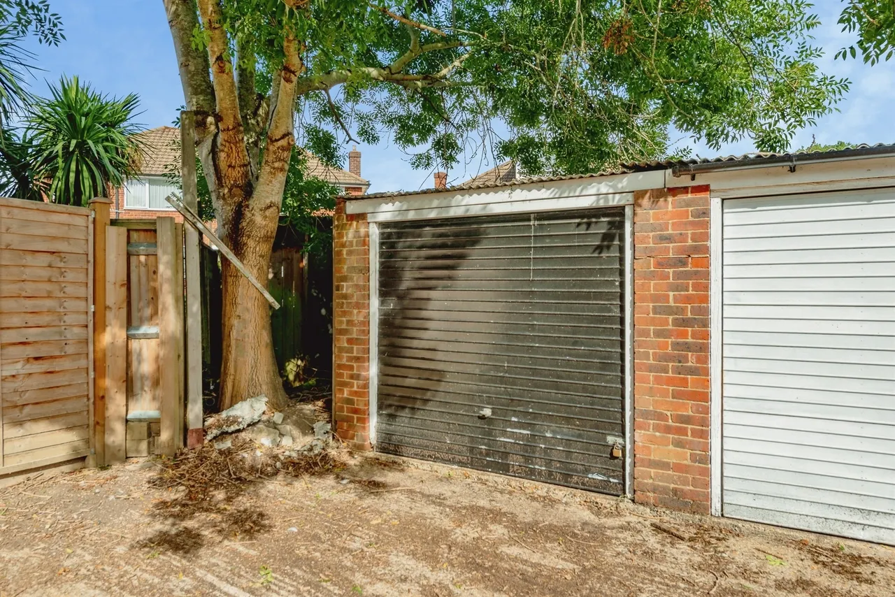 Copsleigh Close, Salfords, Redhill, photo 12