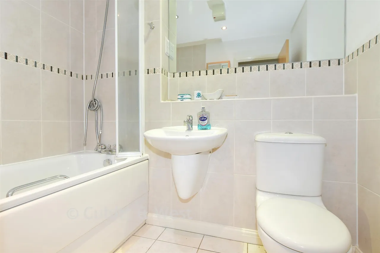 London Road, East Grinstead, RH19, photo 6