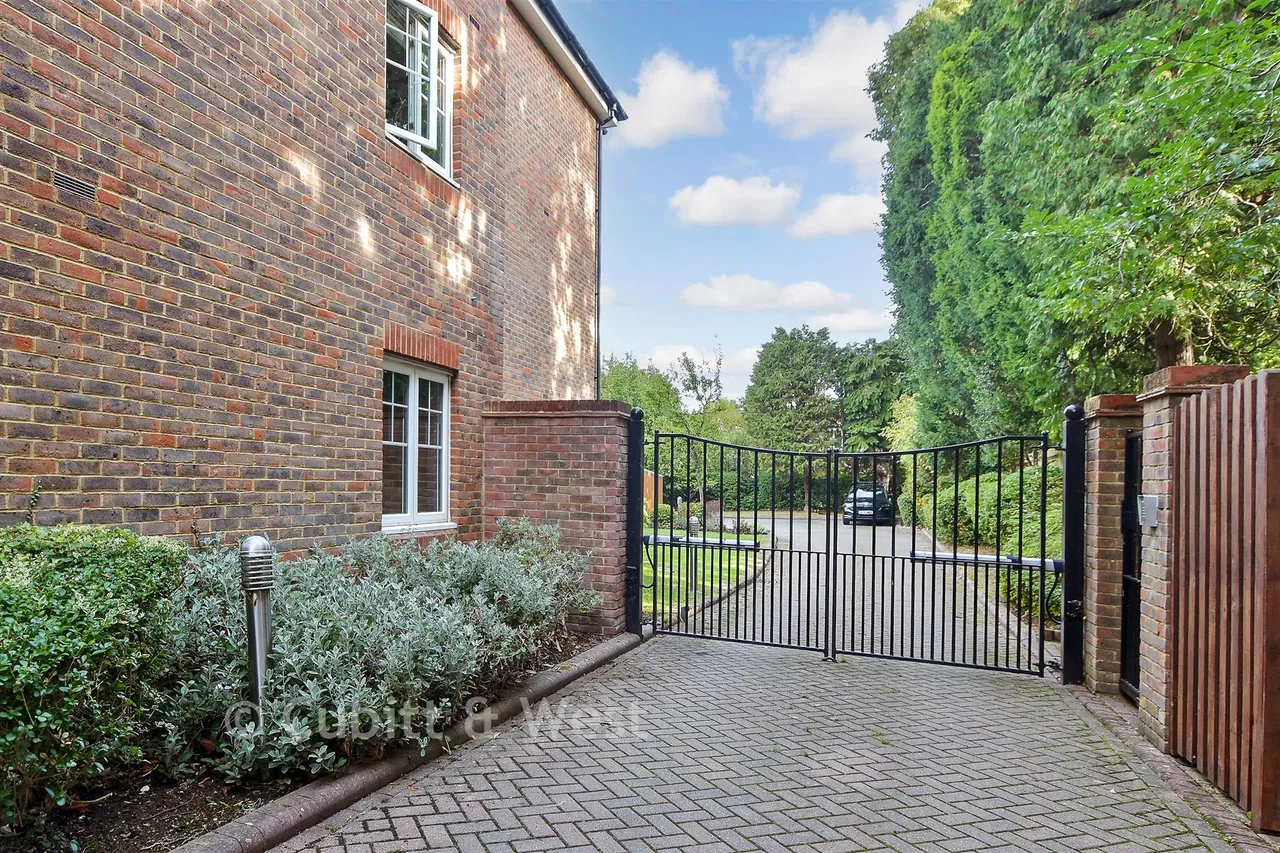 London Road, East Grinstead, RH19, photo 9