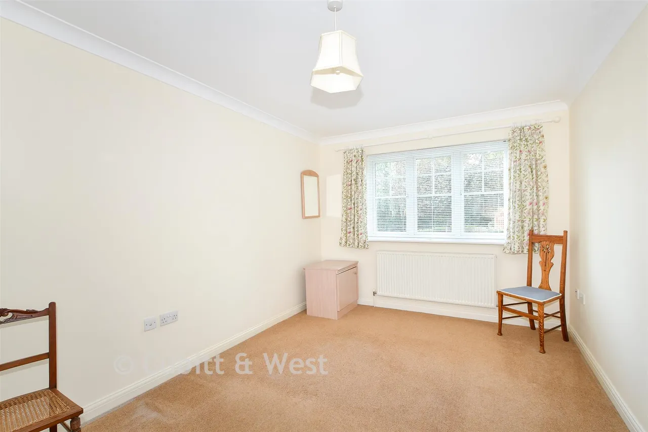 London Road, East Grinstead, RH19, photo 5