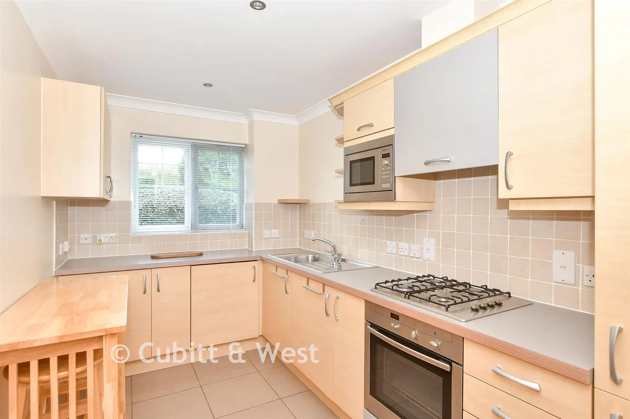London Road, East Grinstead, RH19, photo 4