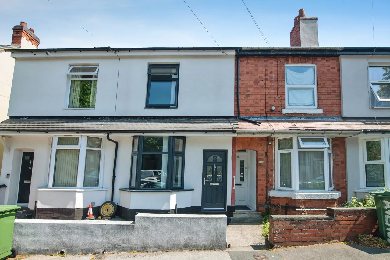 3 bed house for sale — Avenue Road, Wednesbury