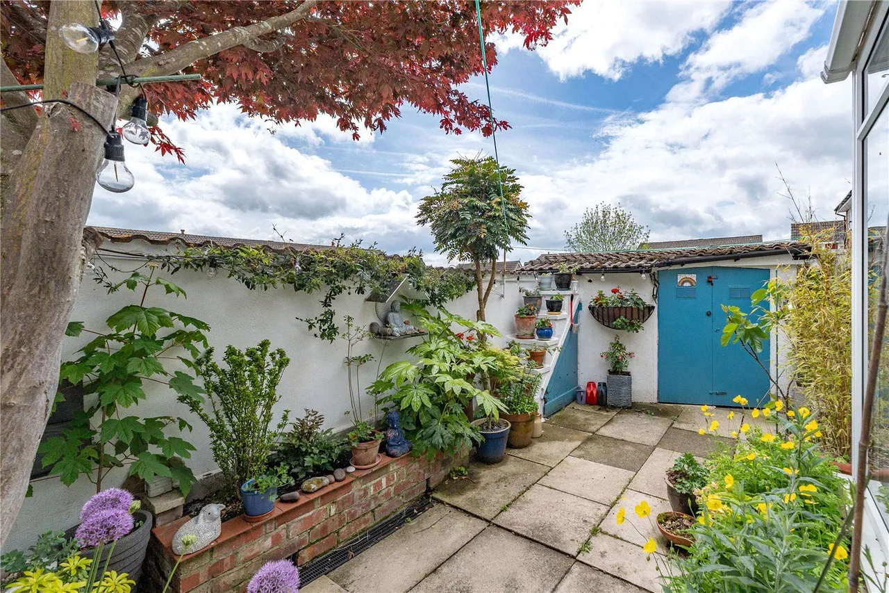 Woodlea Mount, Yeadon, LS19, photo 17