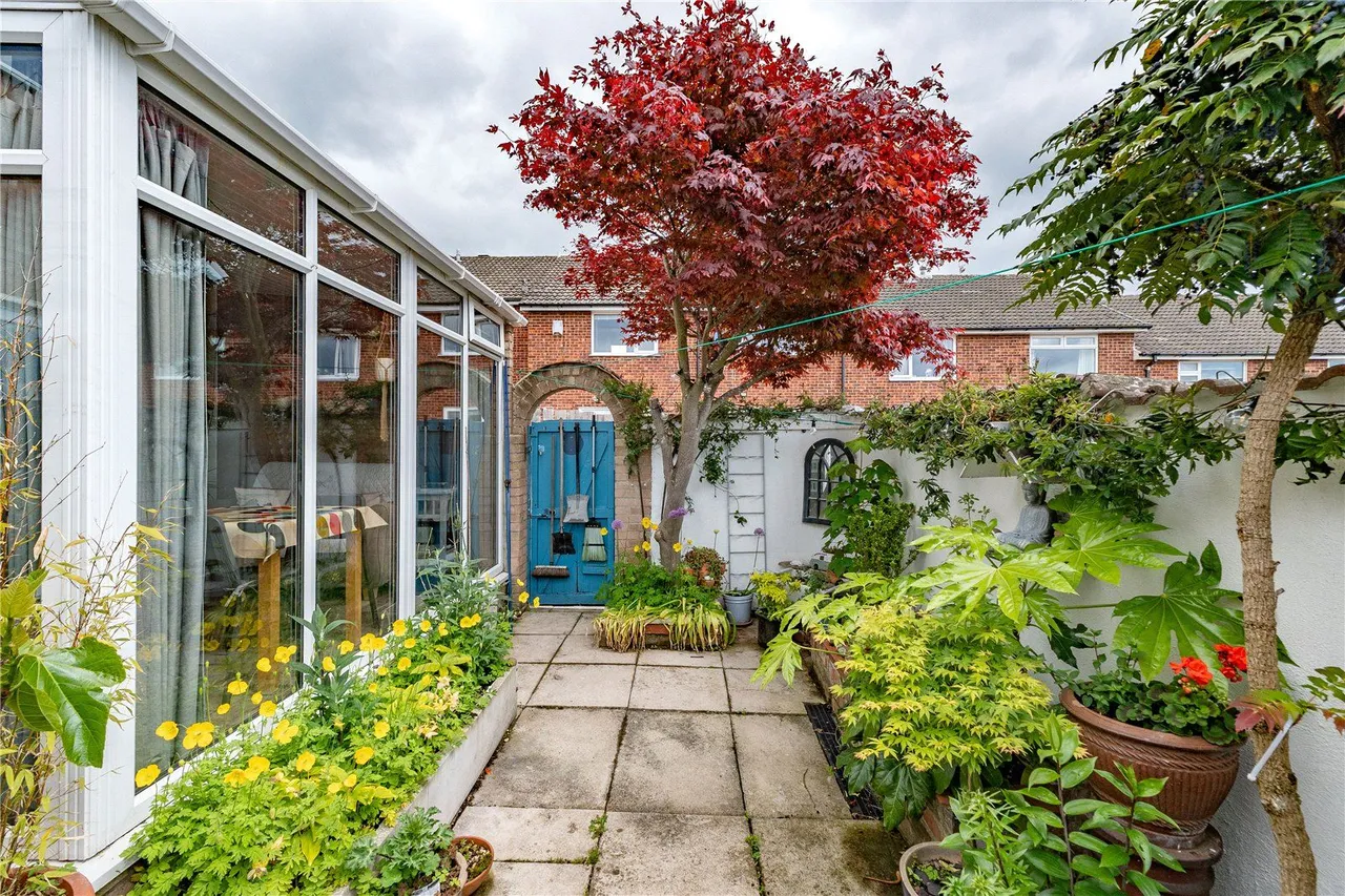 Woodlea Mount, Yeadon, LS19, photo 16