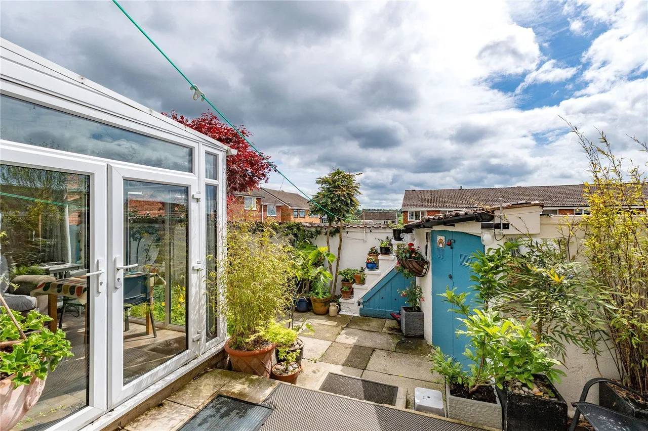 Woodlea Mount, Yeadon, LS19, photo 15