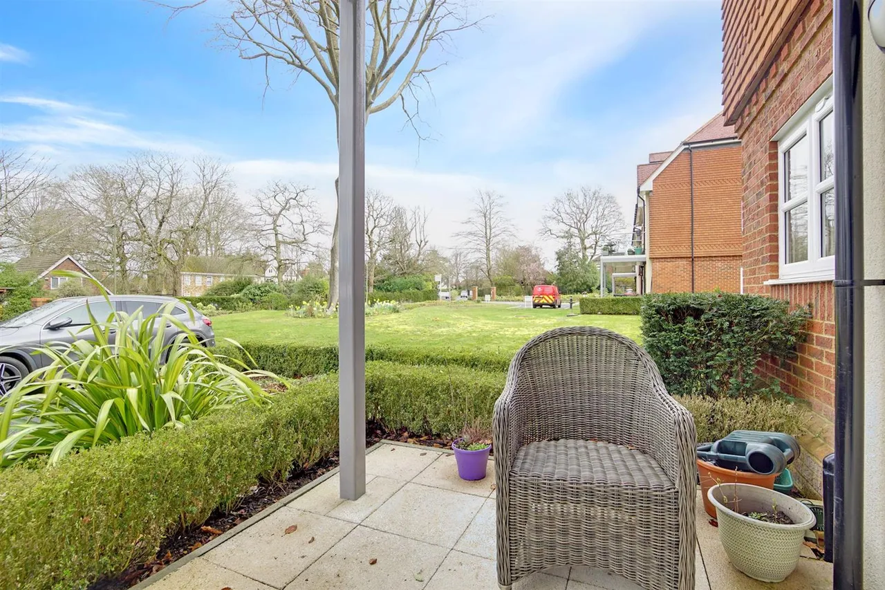 Westhall Road, Warlingham, CR6, photo 3