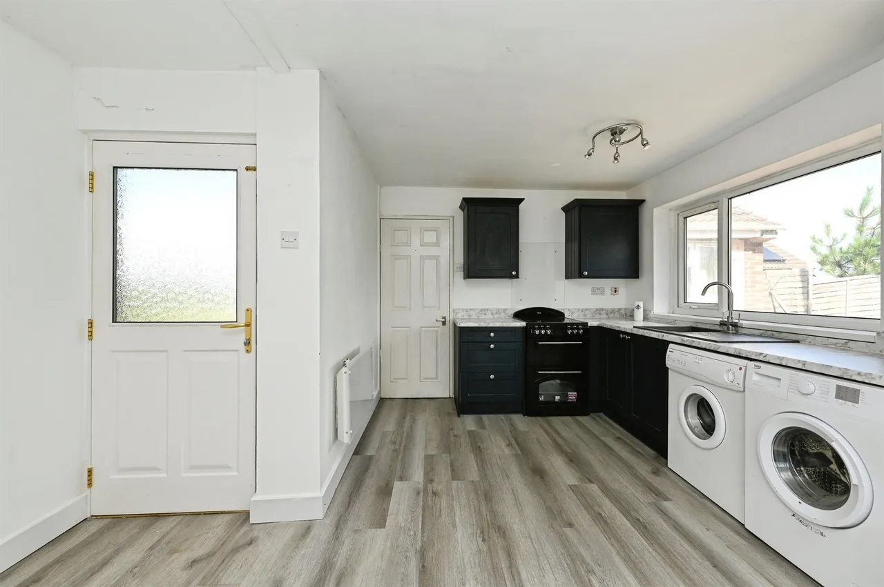 Hurst Crescent, Welney, Wisbech, photo 9