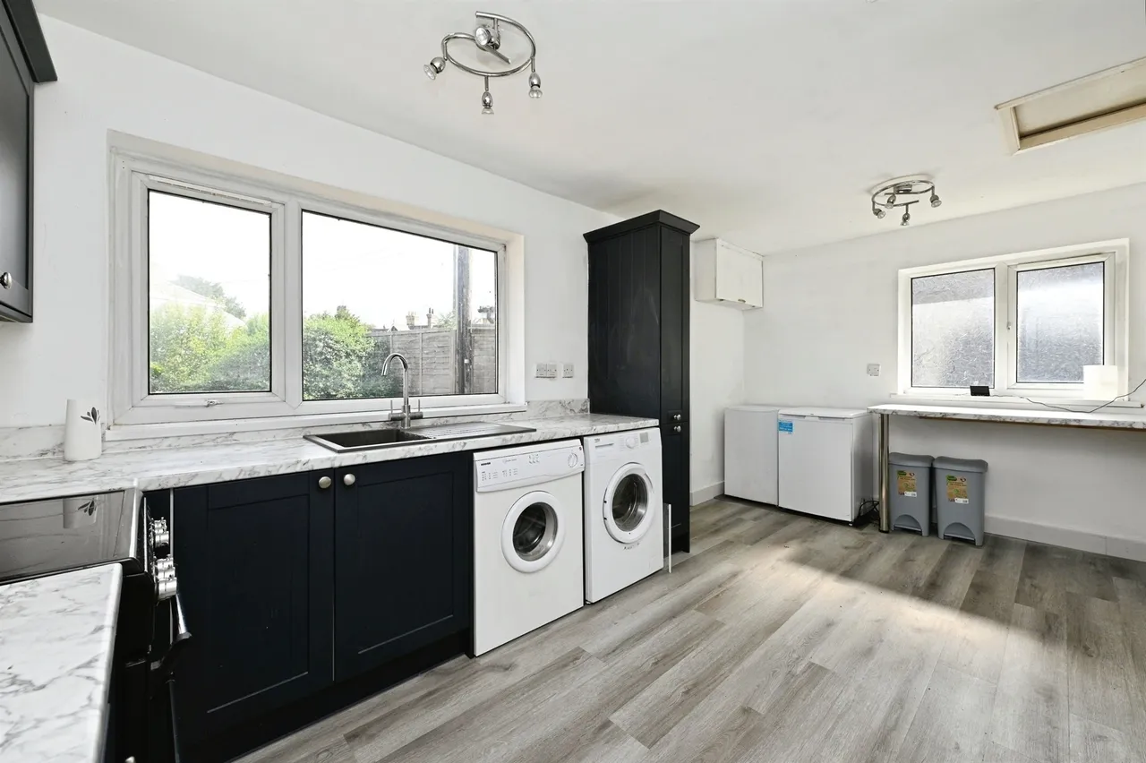 Hurst Crescent, Welney, Wisbech, photo 10