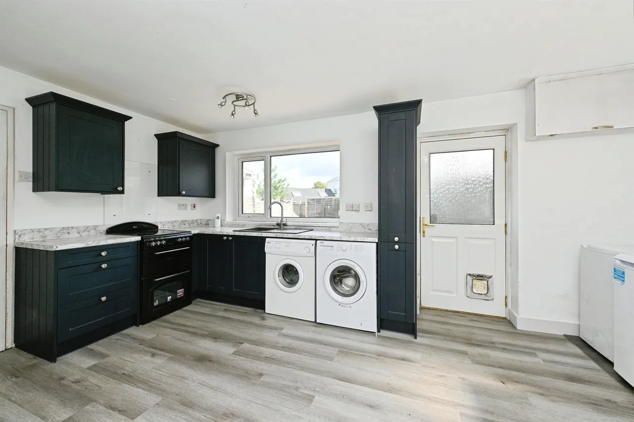 Hurst Crescent, Welney, Wisbech, photo 2