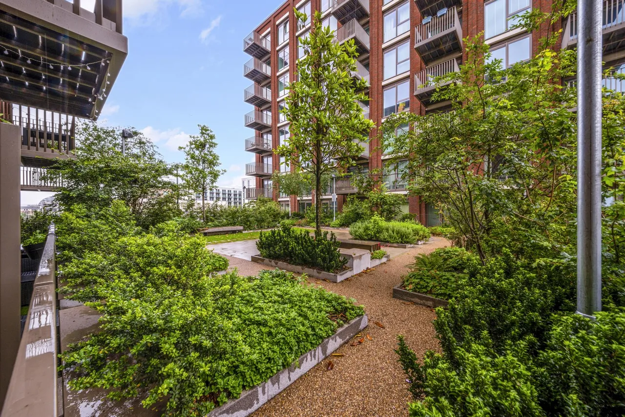 Pendant Court, Royal Wharf, E16, photo 6