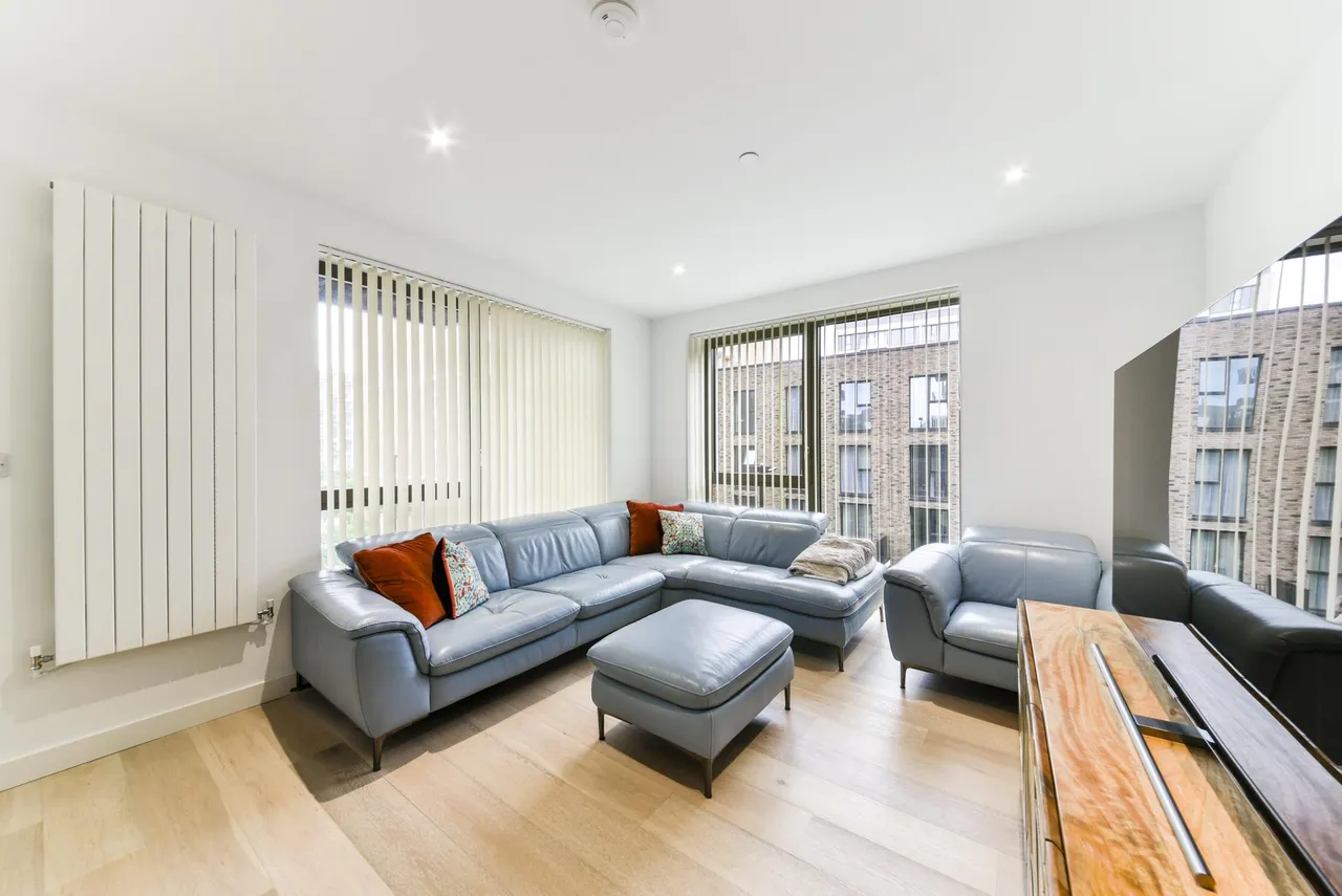 1 bed flat for sale, Pendant Court, Royal Wharf, E16