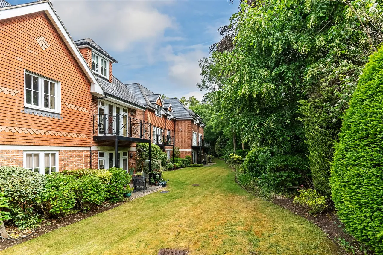 Leatherhead Road, Ashtead, KT21, photo 17