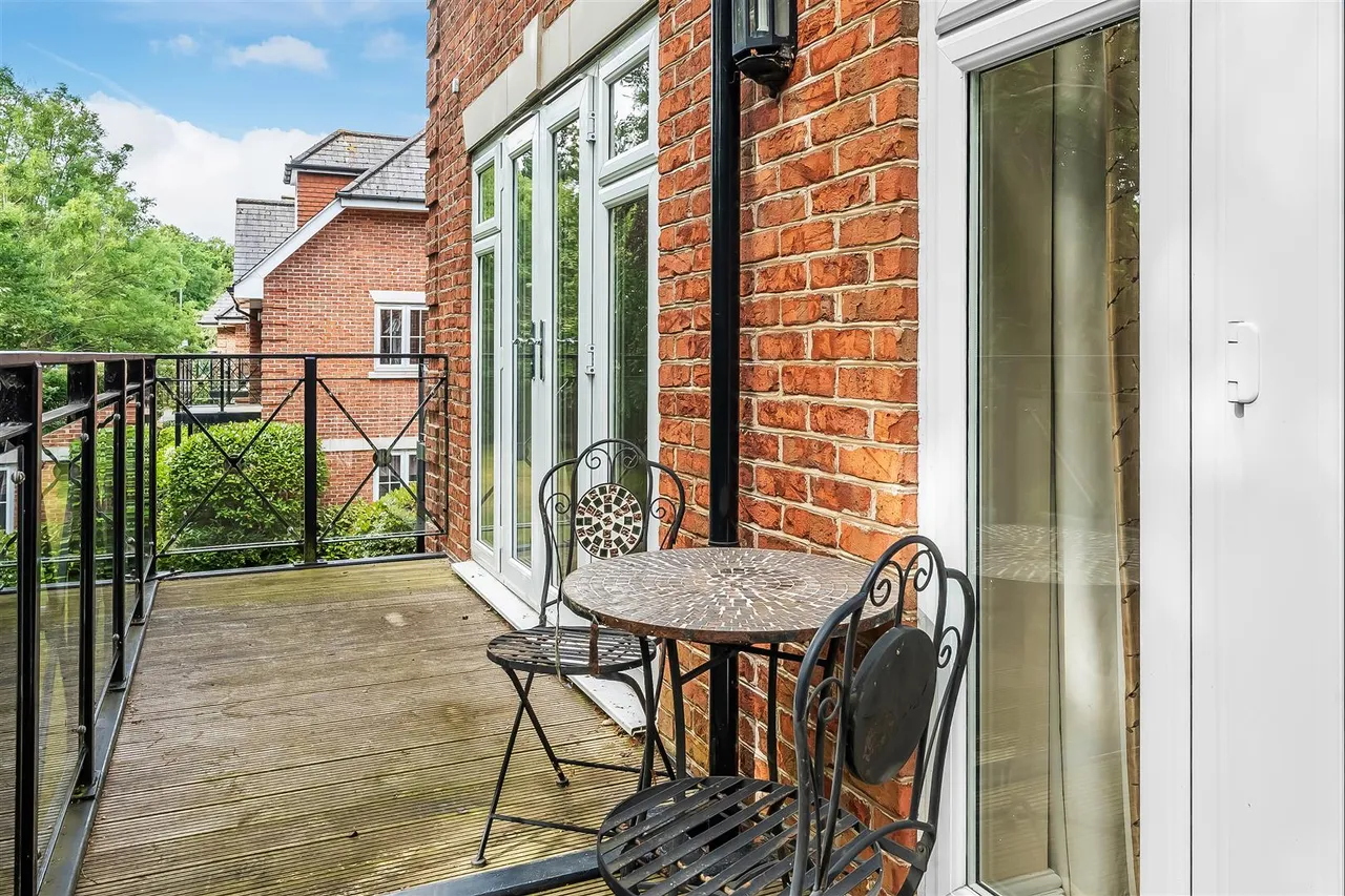 Leatherhead Road, Ashtead, KT21, photo 2