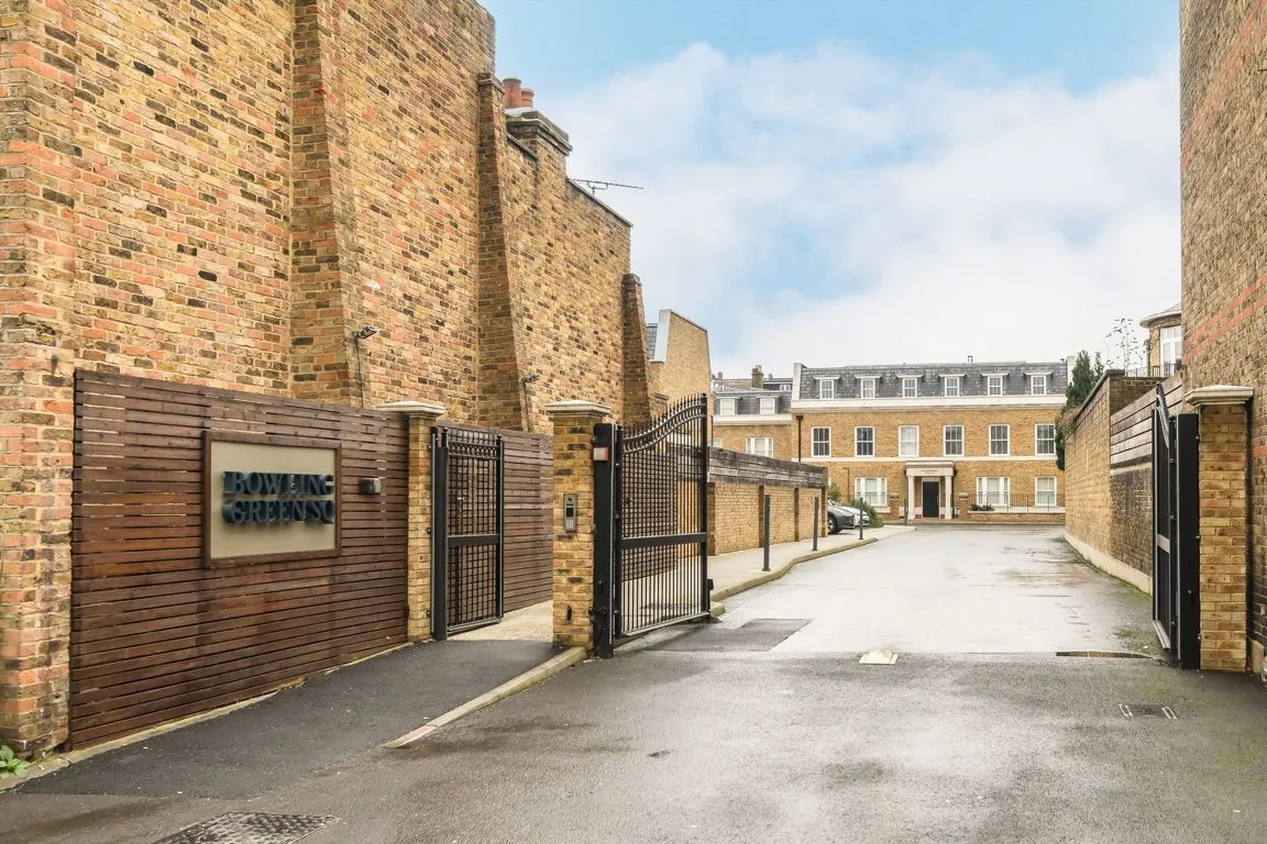 Bowling Green Square, SW12, photo 8