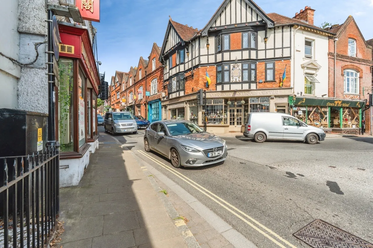 High Street, Lyndhurst, SO43, photo 20
