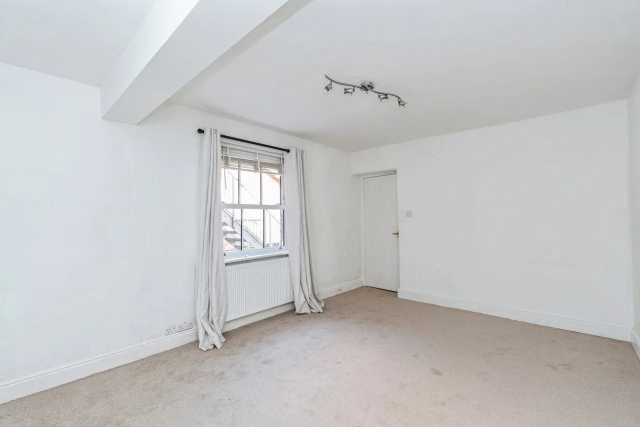 High Street, Lyndhurst, SO43, photo 14