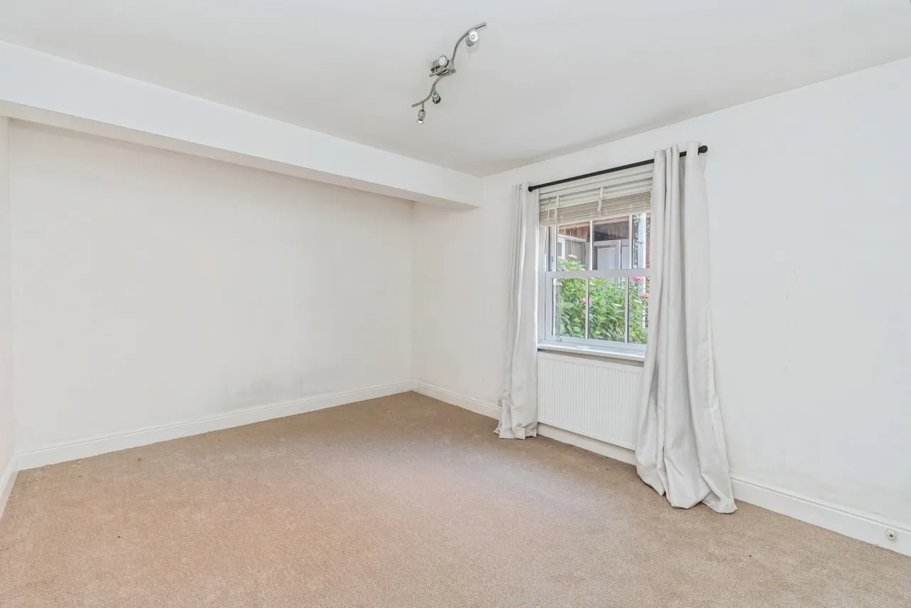 High Street, Lyndhurst, SO43, photo 13