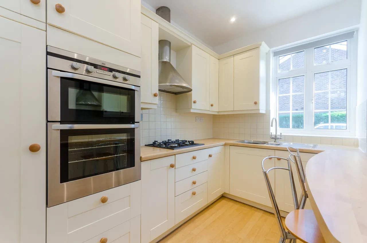 5 Ravenswood Court, Kingston Hill, Kingston upon Thames, photo 3