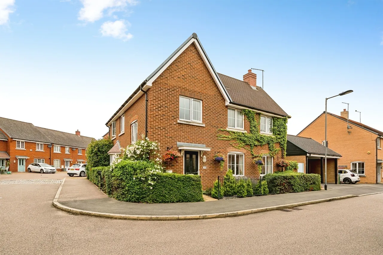 3 bed house for sale — Lambert Road, AYLESBURY