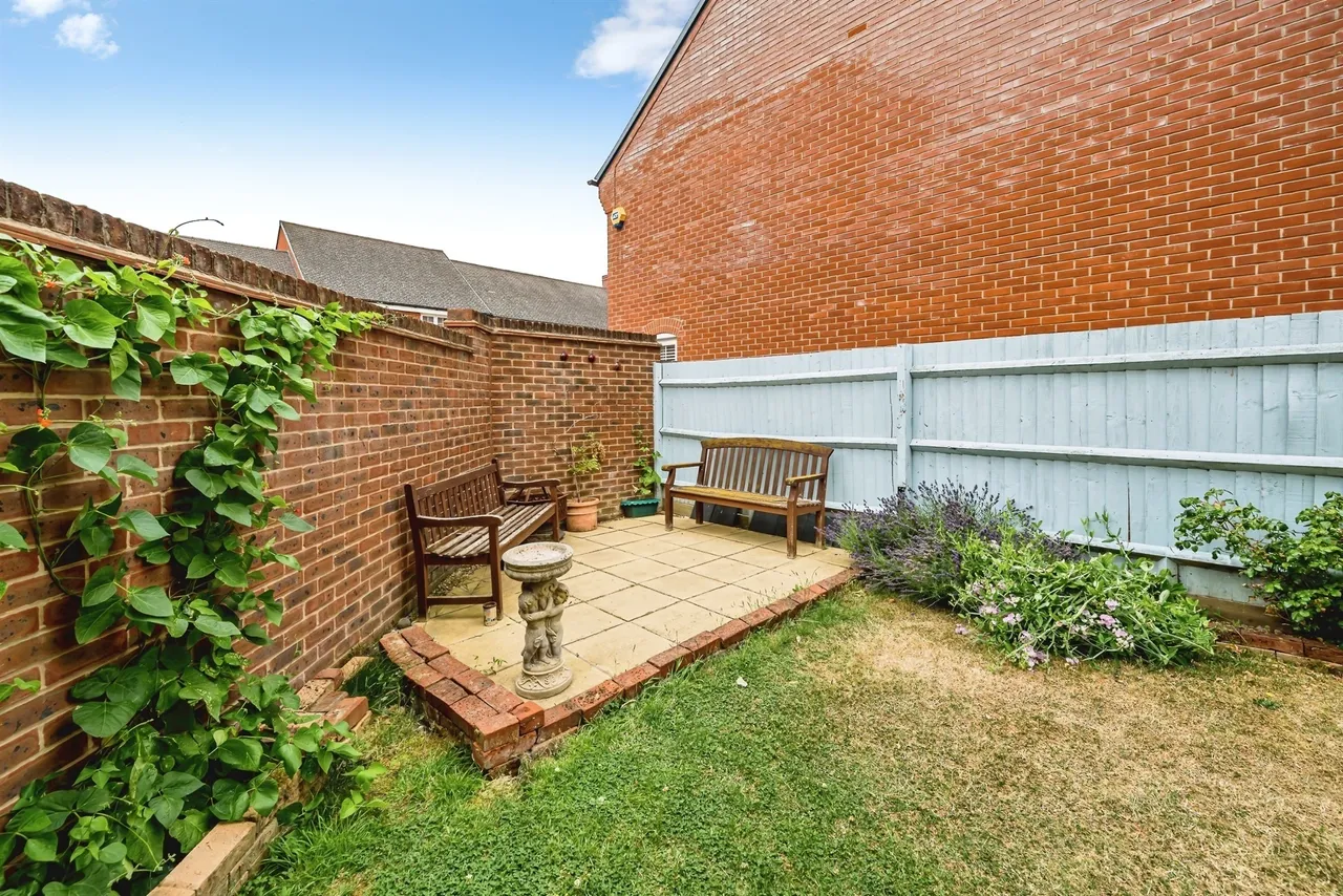 Lambert Road, AYLESBURY, photo 12