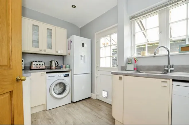 Watling Street, Radlett, WD7, photo 5