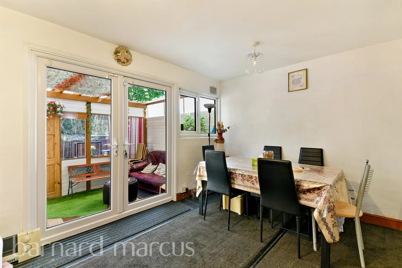 Beeston Way, Feltham, photo 6