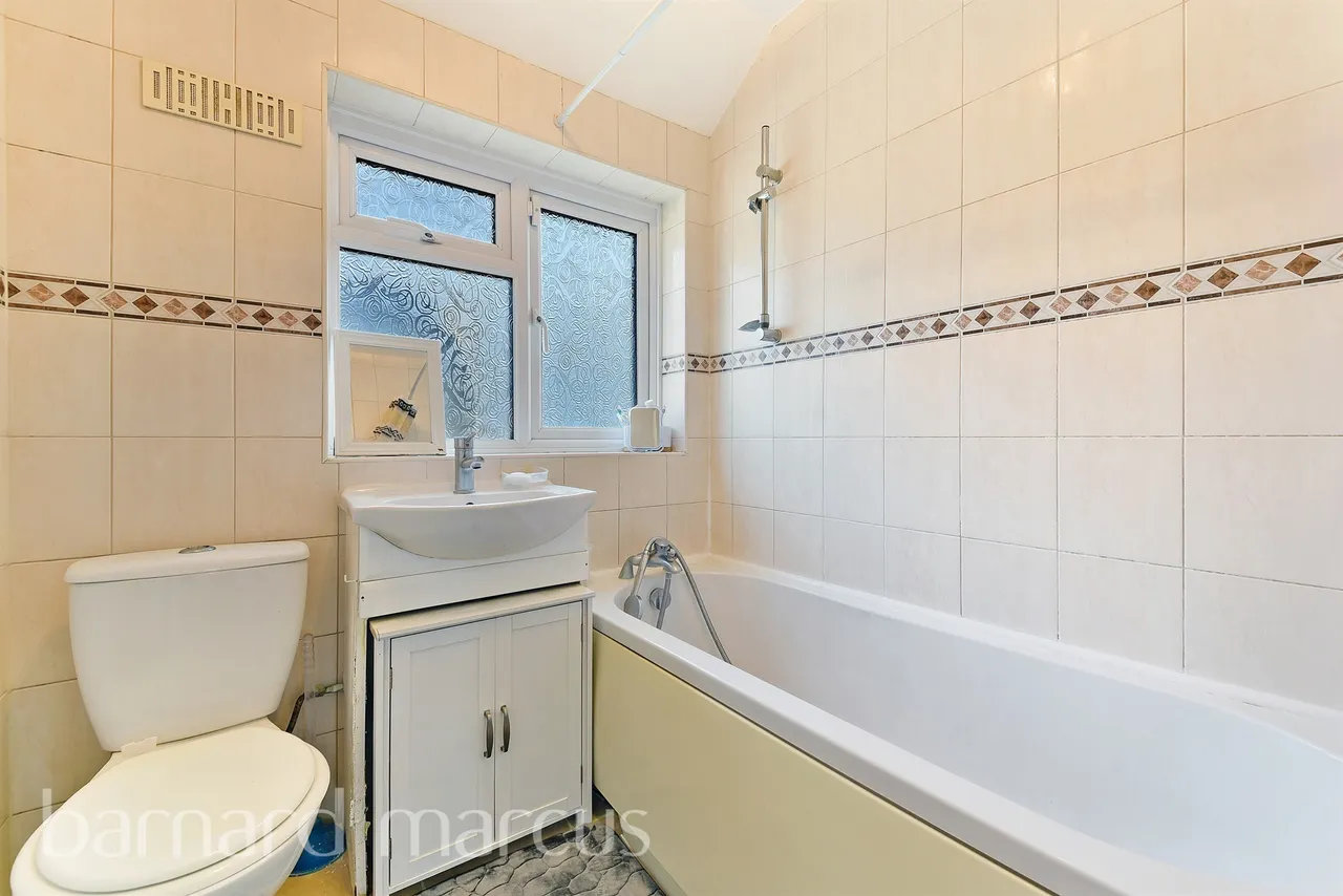 Beeston Way, Feltham, photo 8