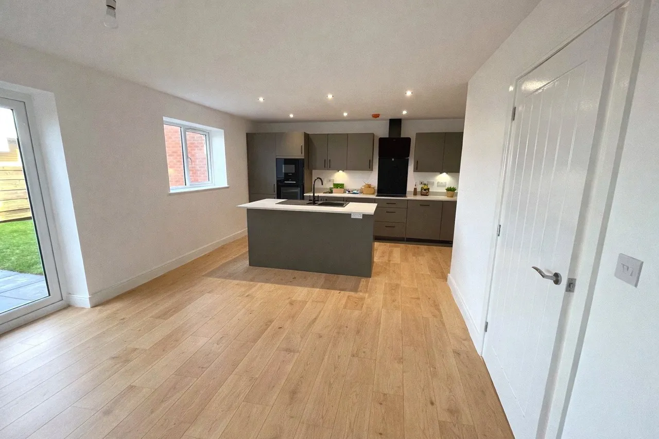 Monument View, Emperors Way, Hucknall, Nottingham, NG15, photo 2
