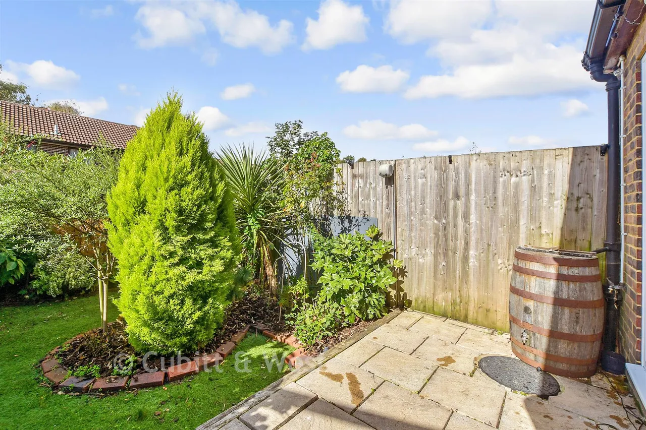 High Street, Handcross, RH17, photo 11