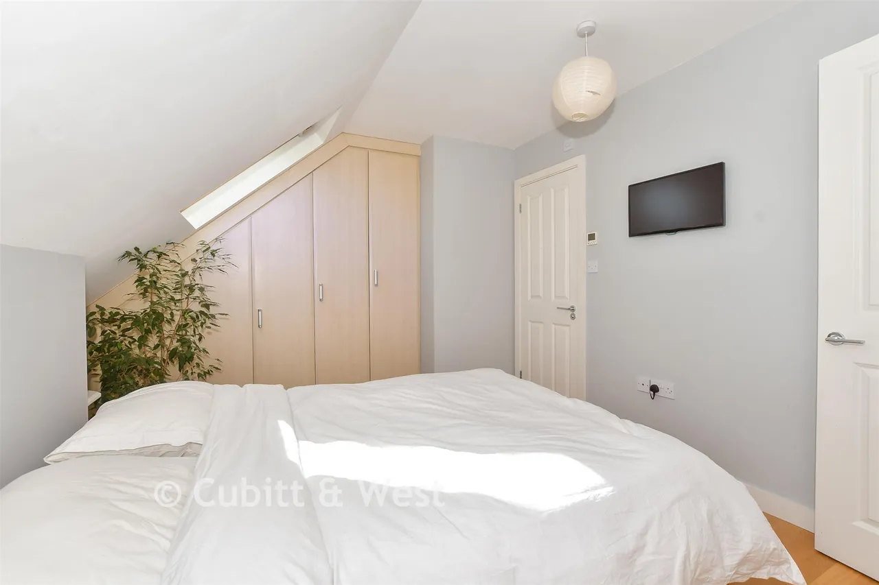 High Street, Handcross, RH17, photo 6
