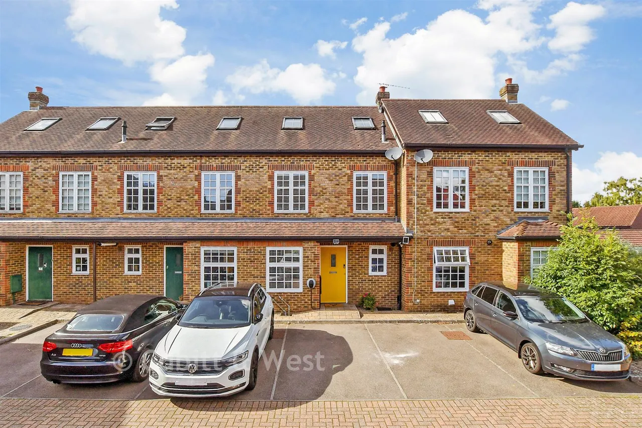 3 bed house for sale, High Street, Handcross, RH17
