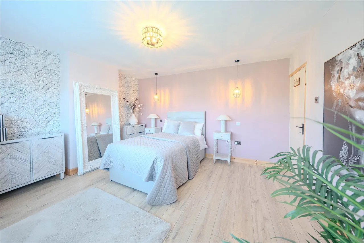 Otley Road, Adel, LS16, photo 13
