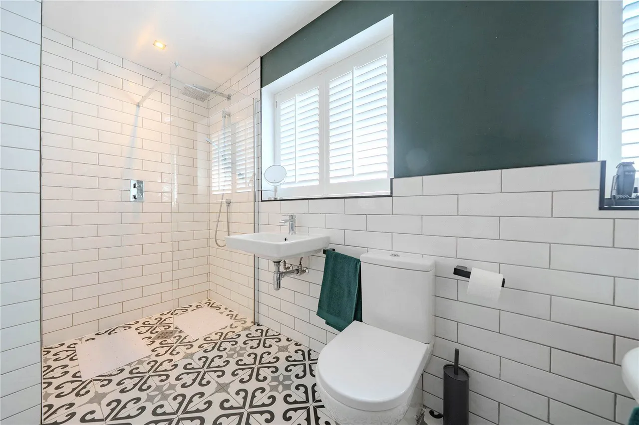 Otley Road, Adel, LS16, photo 10