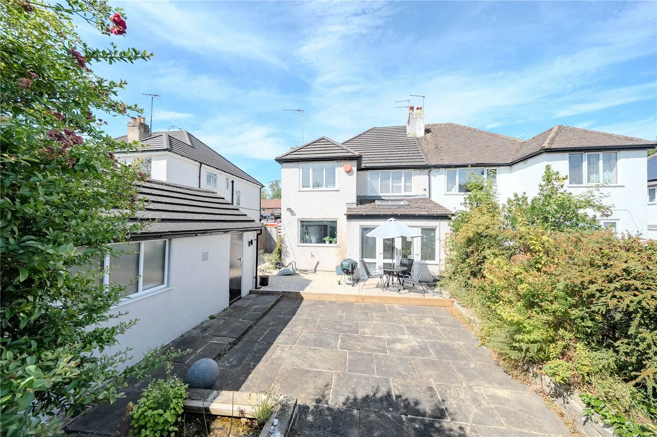 Otley Road, Adel, LS16, photo 8
