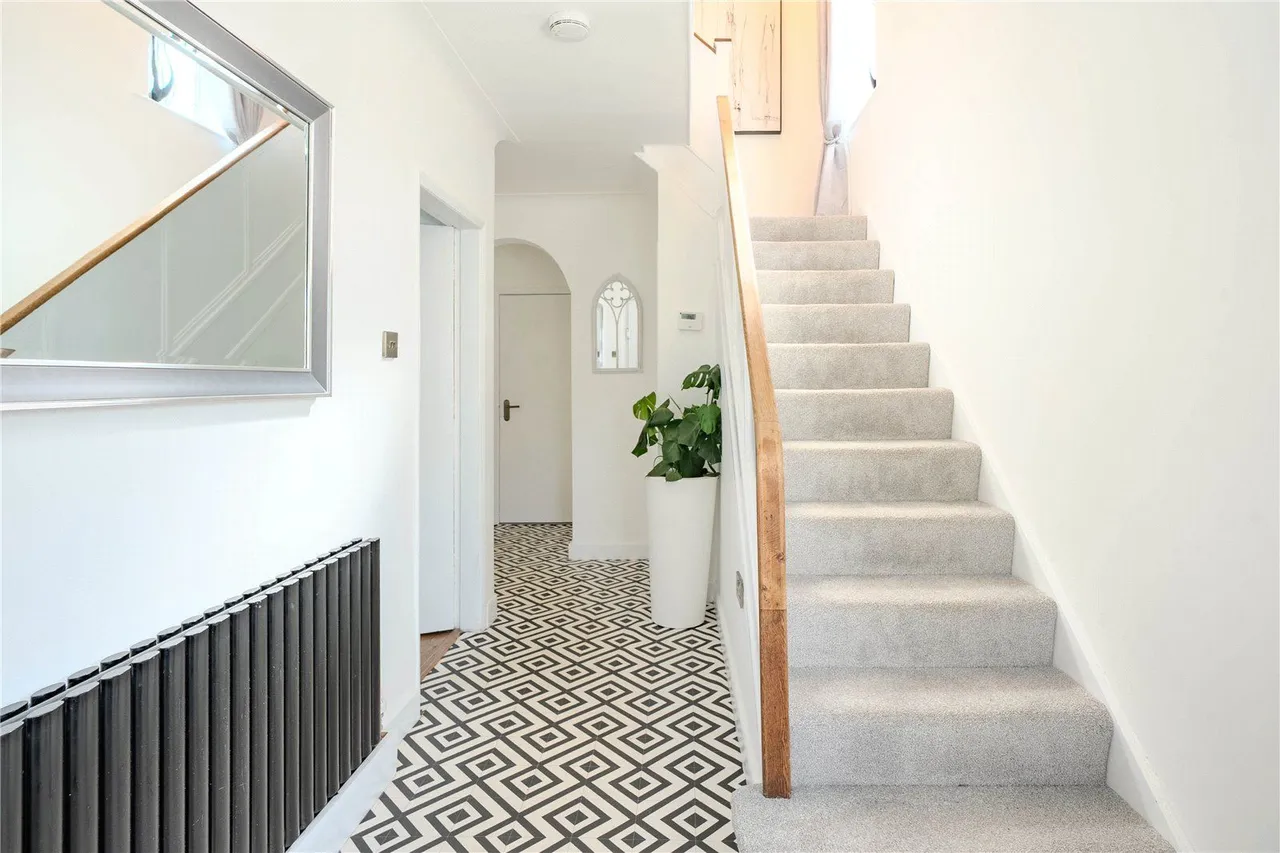 Otley Road, Adel, LS16, photo 11