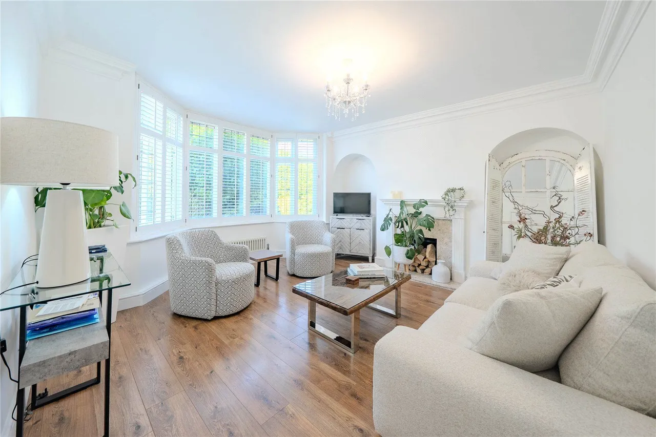 Otley Road, Adel, LS16, photo 3