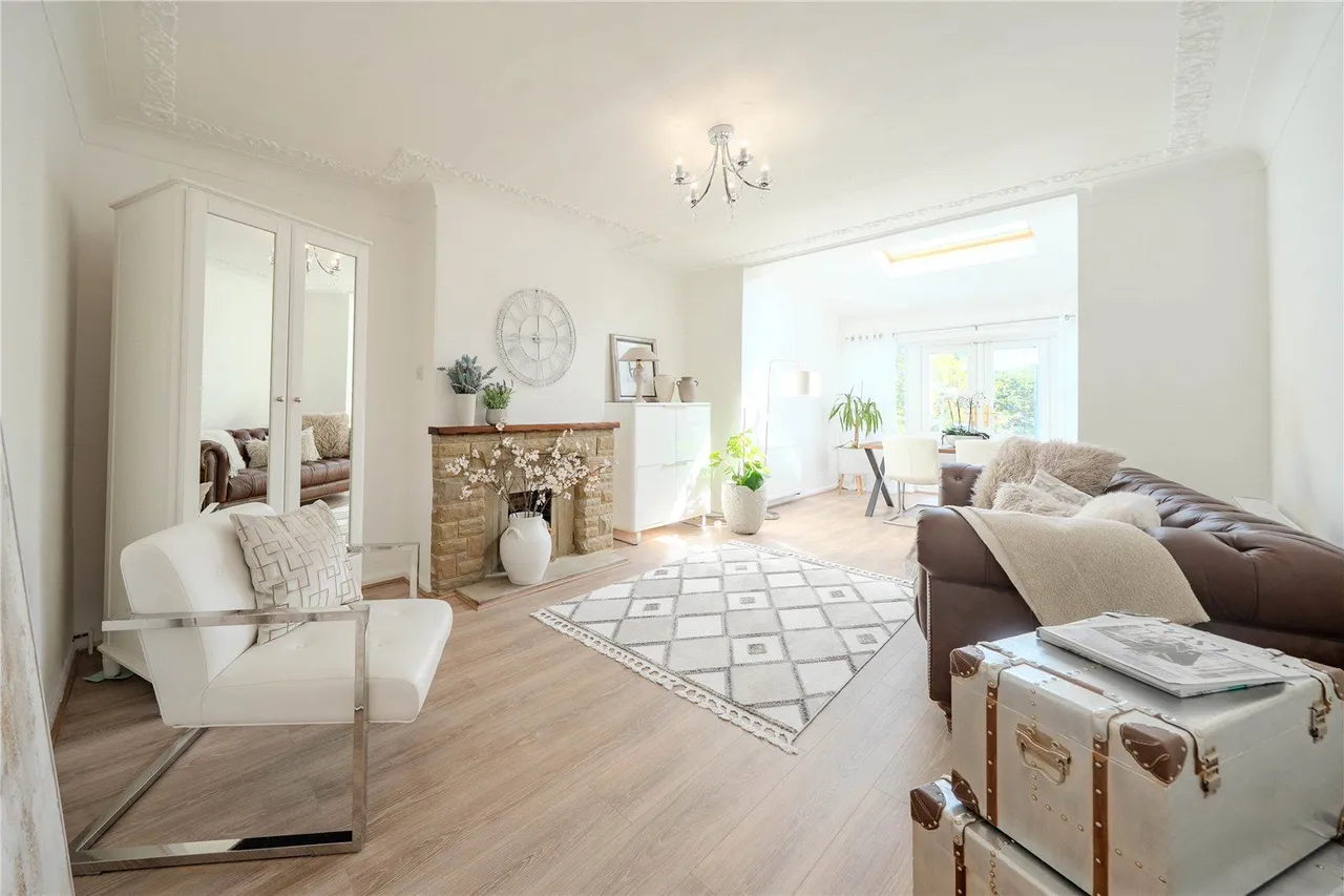 Otley Road, Adel, LS16, photo 4