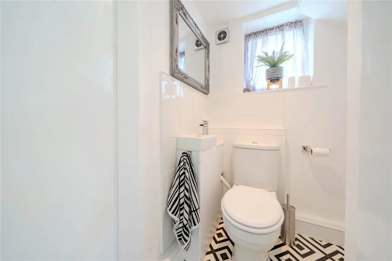 Otley Road, Adel, LS16, photo 12