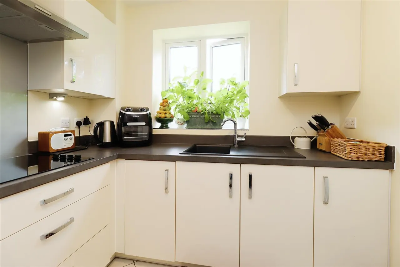 Wenlock Road, Shrewsbury, SY2, photo 10