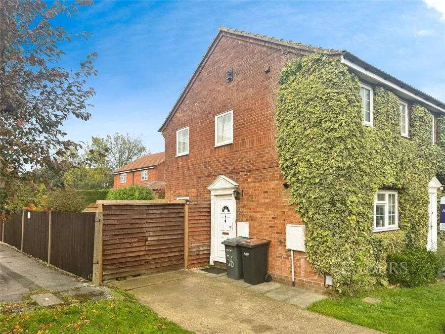 2 bed house for sale, Barnston Close, Luton, LU2