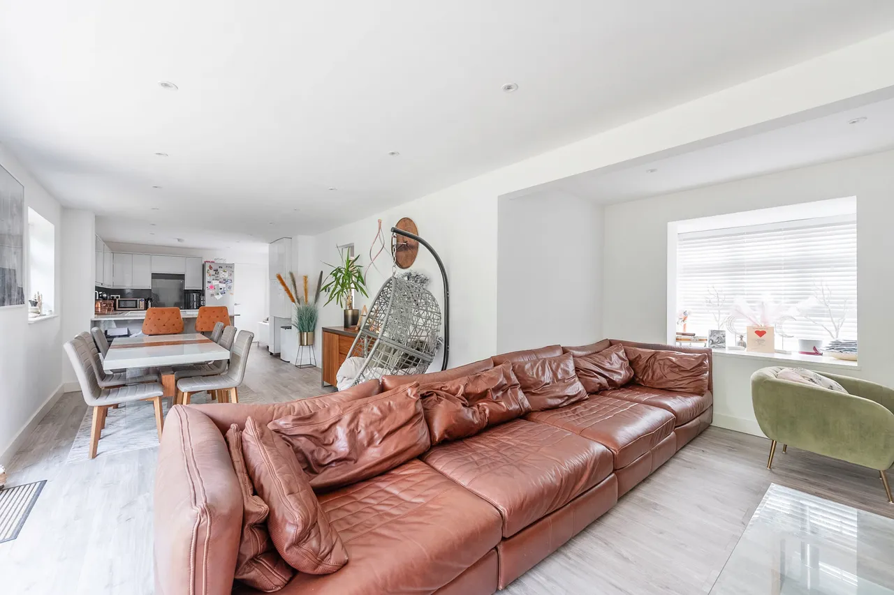19 Newland Close, Pinner, photo 2