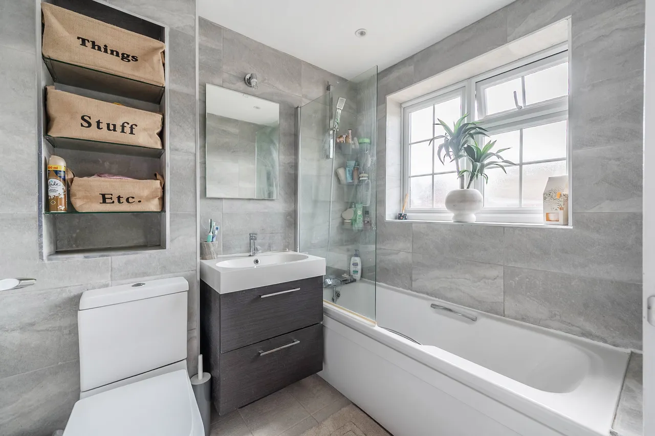 19 Newland Close, Pinner, photo 10