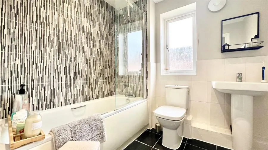 Fullbrook Avenue, Spencers Wood, RG7, photo 3