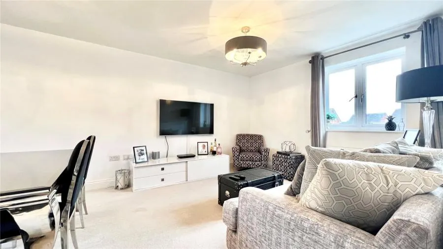 Fullbrook Avenue, Spencers Wood, RG7, photo 6