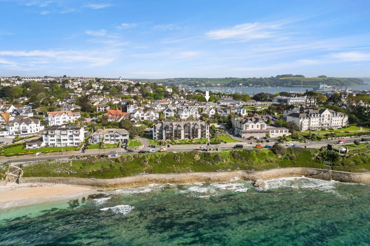 3 bed flat for sale, Gyllyngvase Terrace, Falmouth, TR11