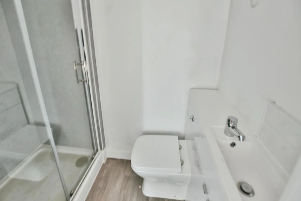 Rhosddu Road, Wrexham, LL11, photo 2
