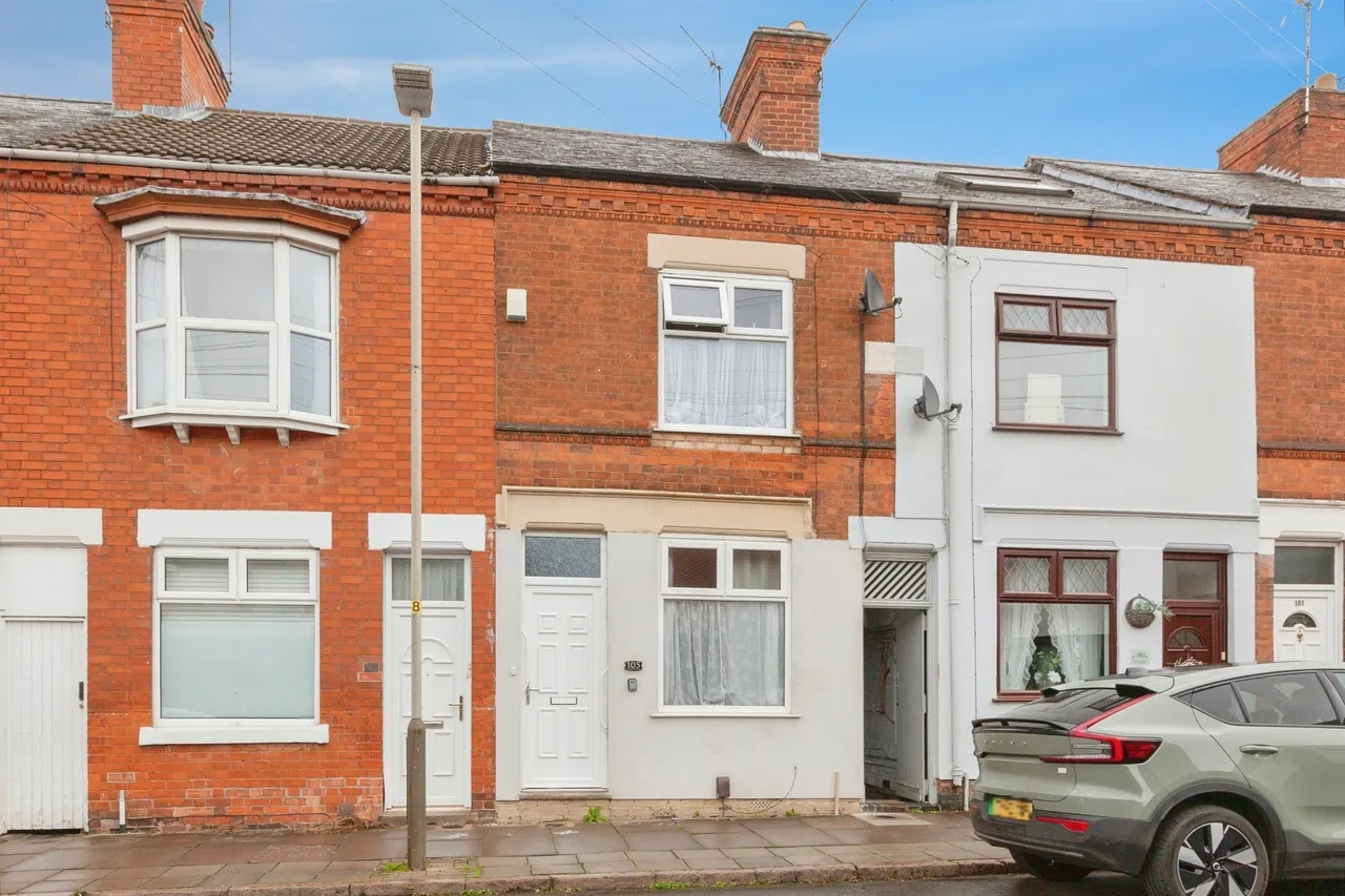 2 bed house for sale — Wordsworth Road, Leicester