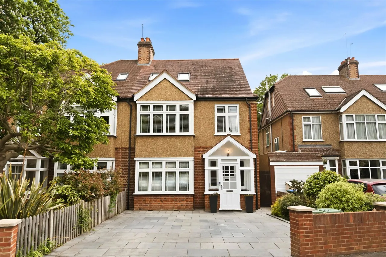 4 bed house for sale — Glamorgan Road, Hampton Wick, KT1 4HP