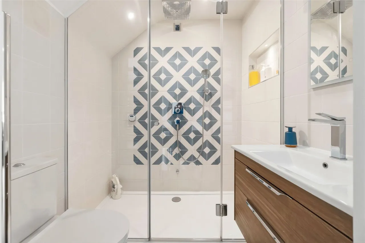 Glamorgan Road, Hampton Wick, KT1 4HP, photo 10