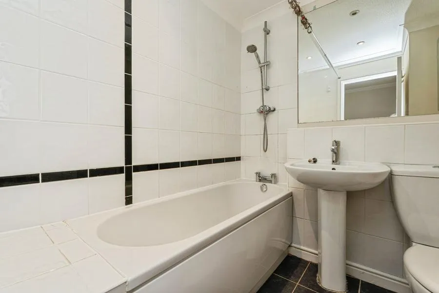 The Orchard, Virginia Water, GU25, photo 18